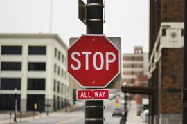 Louisiana erlässt 40 Unterlassungsverfügungen gegen Websites, auf denen Glücksspiele als illegal gelten.