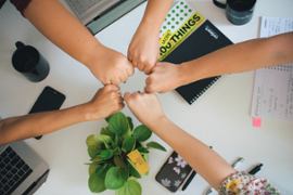 O setor de cassinos de sorteios abrange o grupo comercial SGLA, liderado pela VGW.